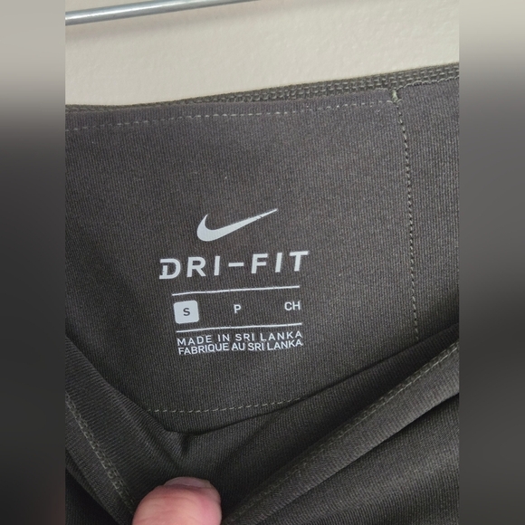 Women's Nike Dri-Fit Capri Running Leggings, Size Small - Picture 3 of 4